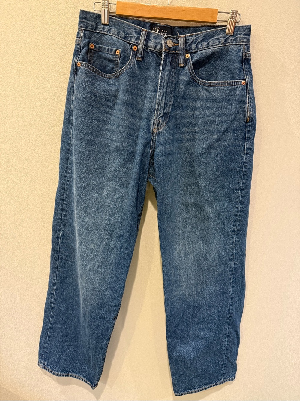 GAP Men's Medium Blue Relaxed Straight Jeans